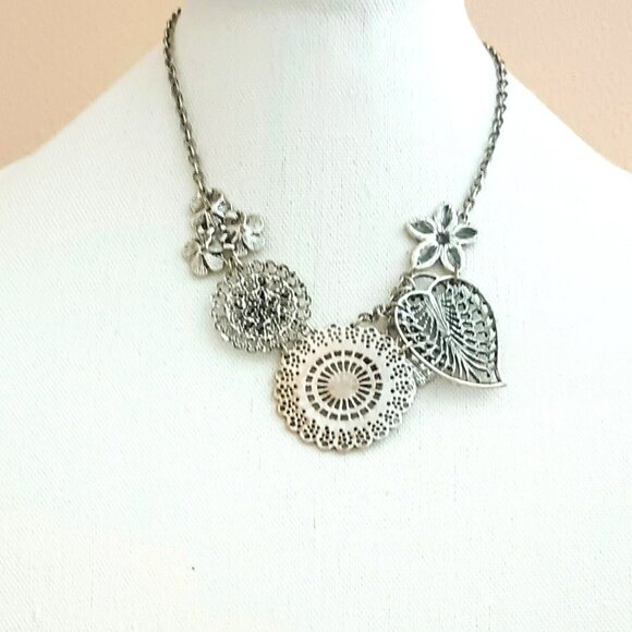 LD Layered Filigree Collar Necklace 17" Silver Tone Flower Leaf Textured Charms - Picture 6 of 8